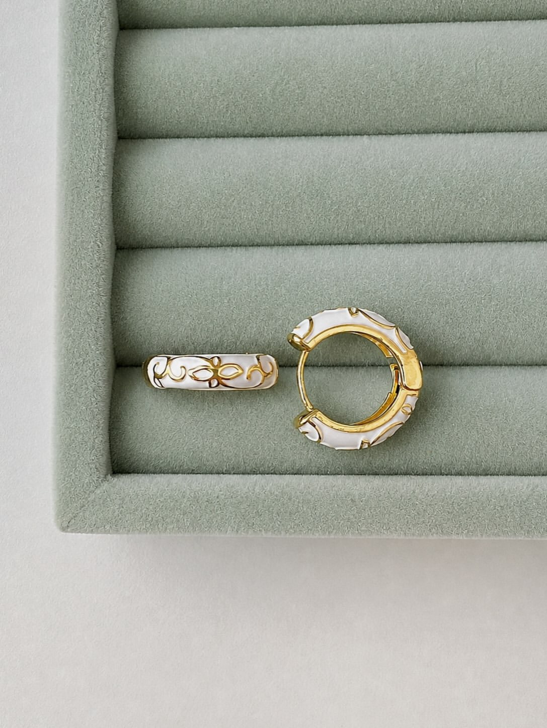 گوشواره میناکاری حلقه‌ای برند fashion jewelery _کد 02