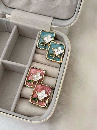 گوشواره میناکاری طرح کلاسیک fashion jewelery