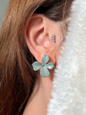 گل آویز برند FASHION jewelry