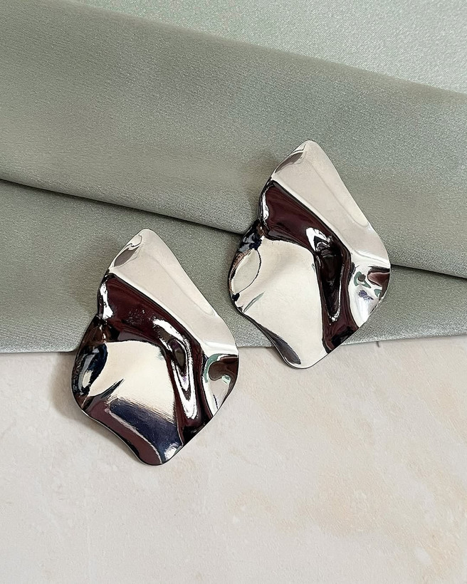 گوشواره میخی طرح مینیمال